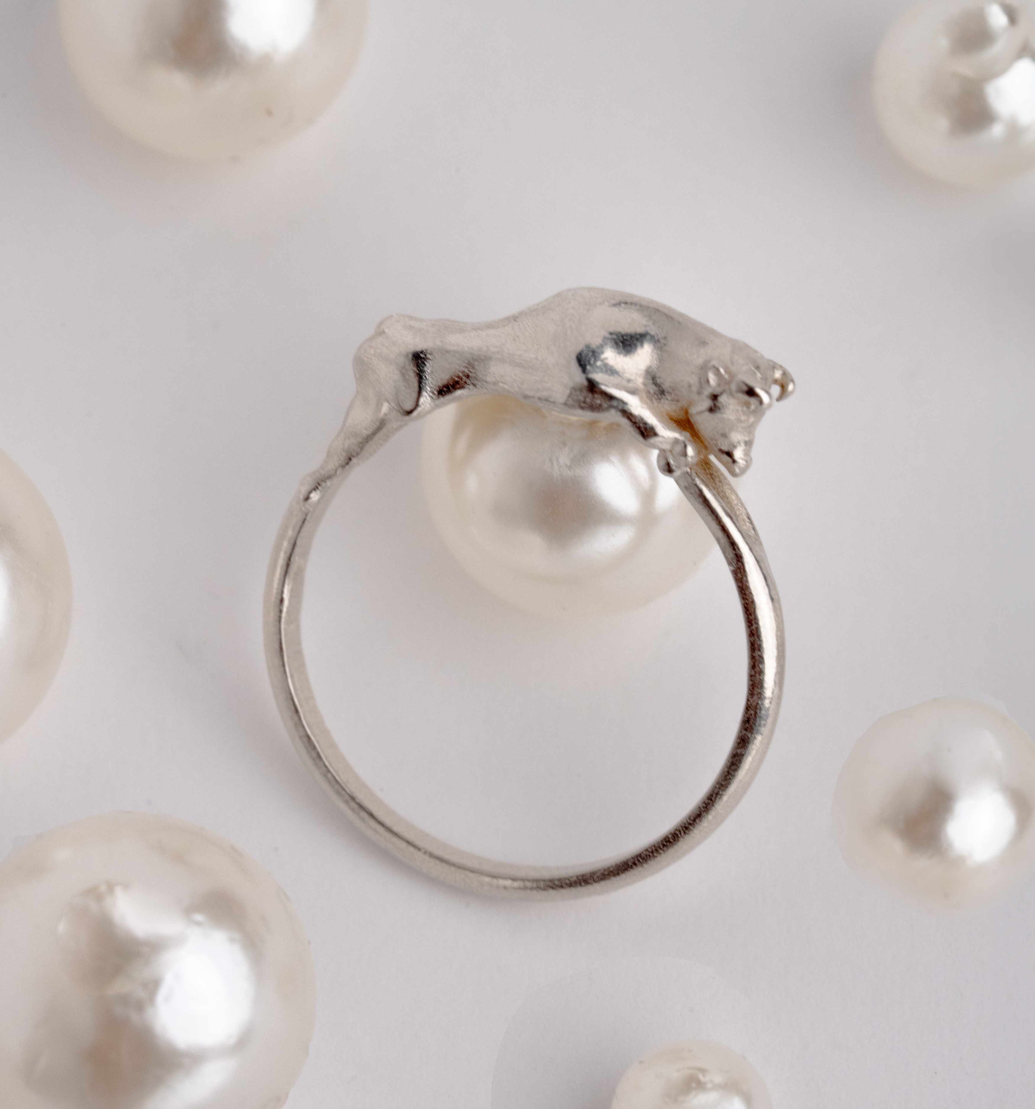 Custom jewelry piece, Ring of a bull with pearls in the background